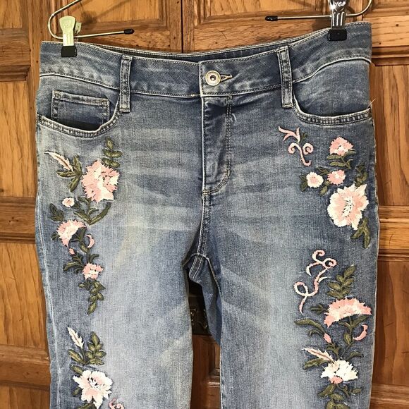 St. John's Bay Blue Denim Capri Women's 8P Floral Crewel Embroidered Y2K Jeans - Picture 1 of 12